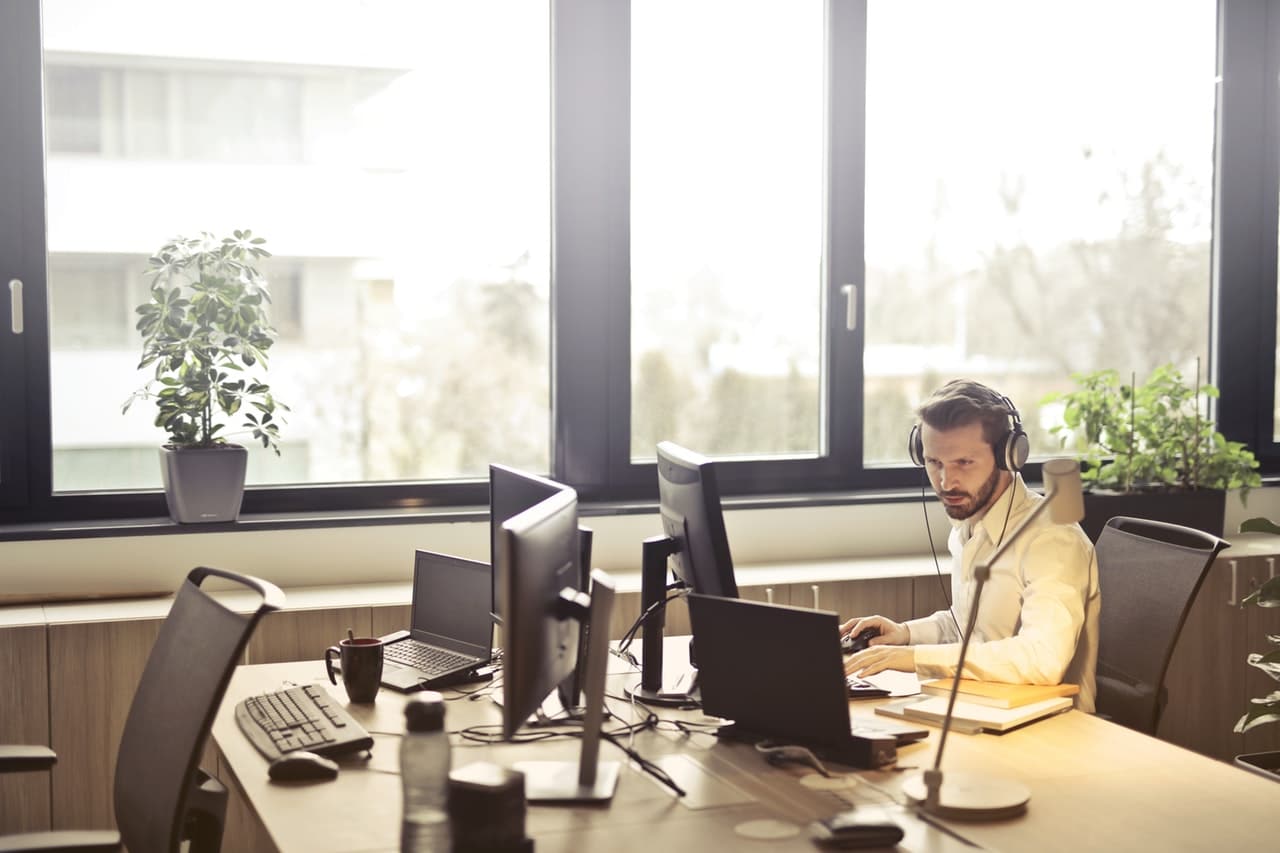 3-ways-increase-call-center-roi-header-image